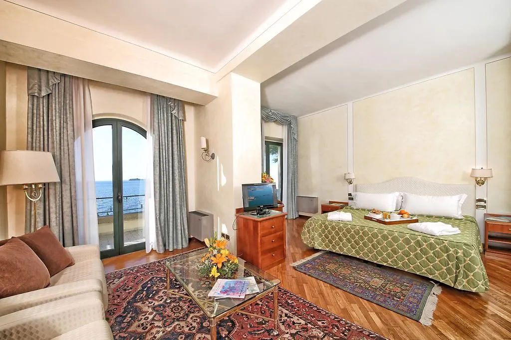 Hotel Villa Capri Gardone Riviera Italy