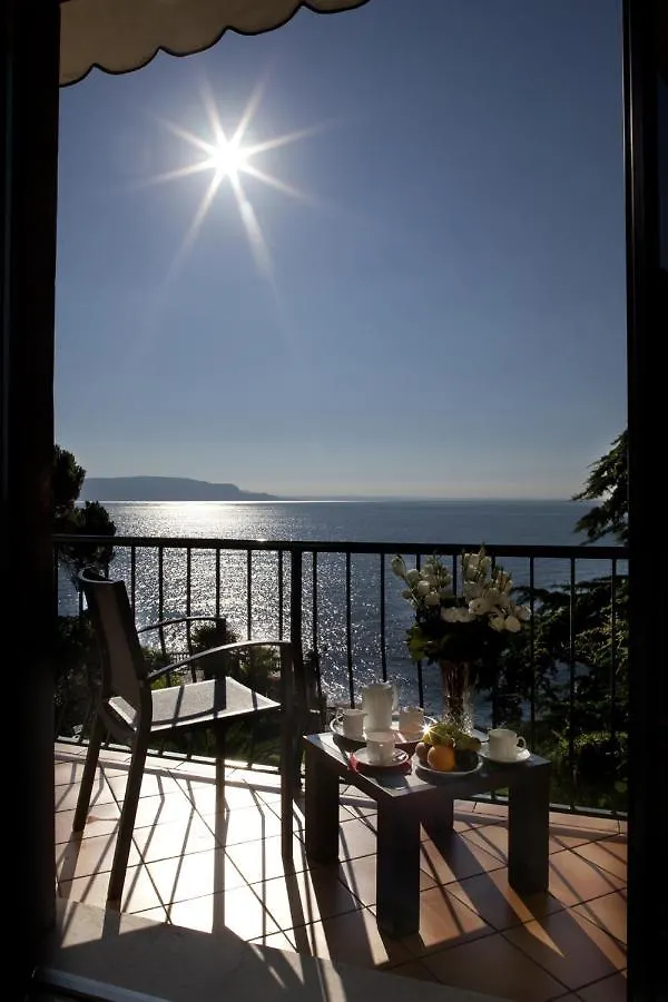 Hotel Villa Capri Gardone Riviera 4*,  Italy