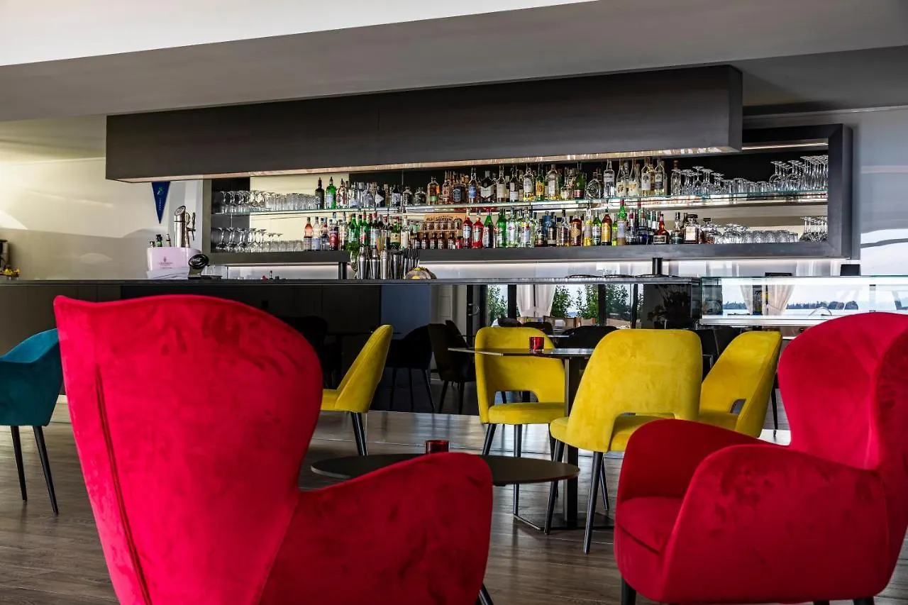 Hotel Villa Capri Gardone Riviera