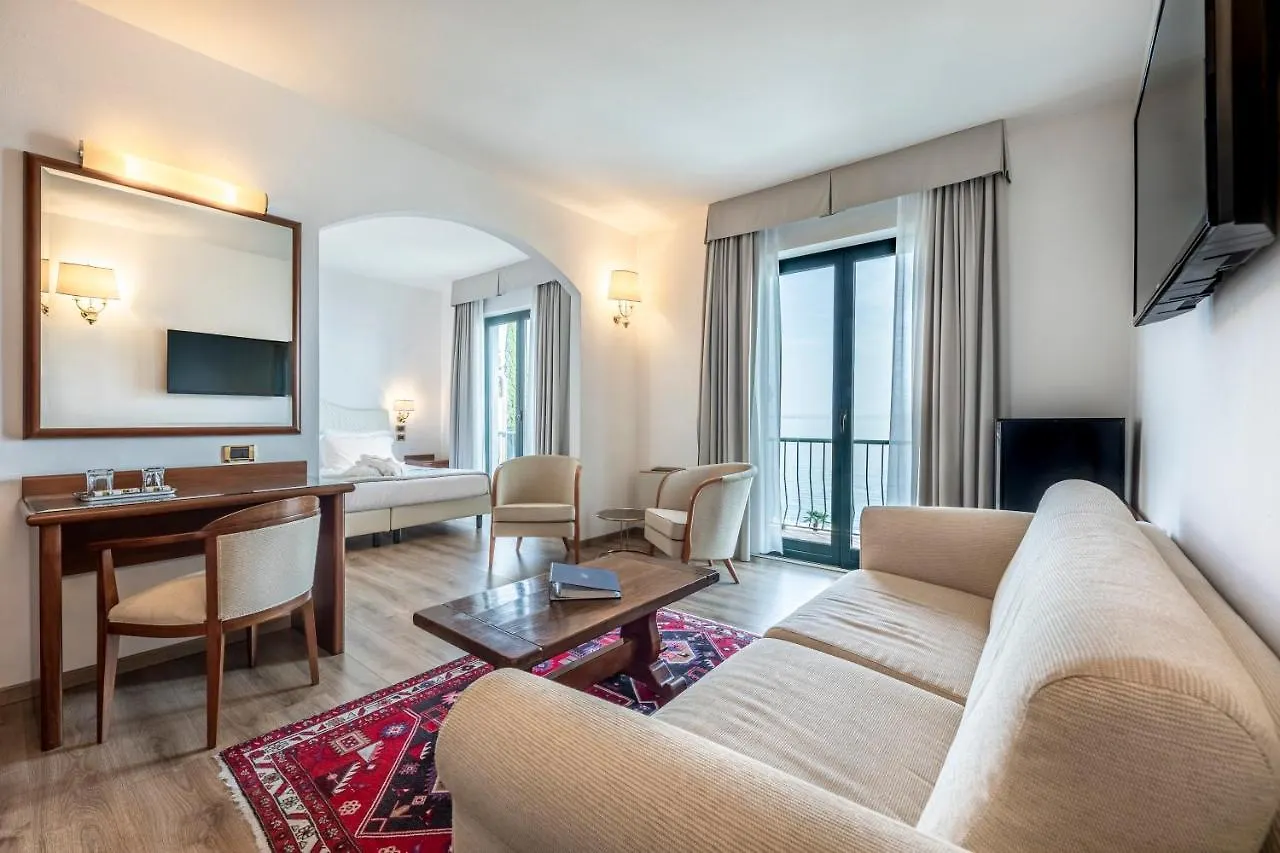 Hotel Villa Capri Gardone Riviera Italy
