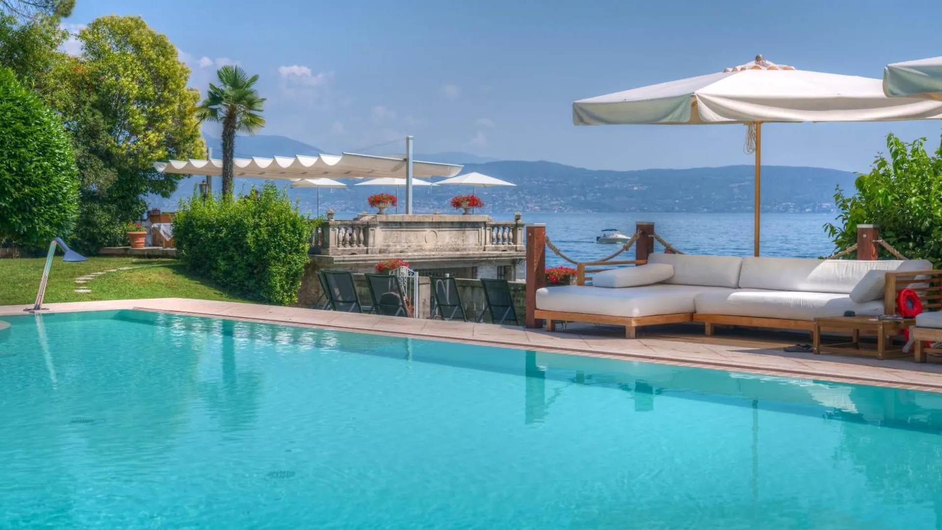 Hotel Villa Capri Gardone Riviera 4*,