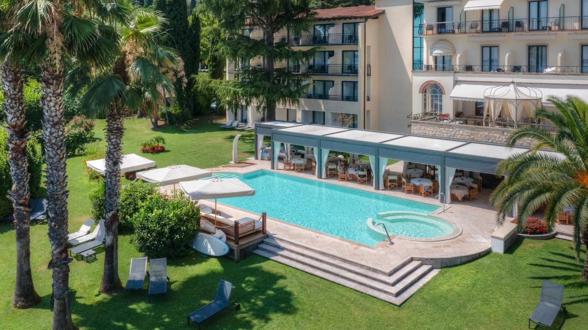 Hotel Villa Capri Gardone Riviera 4*,
