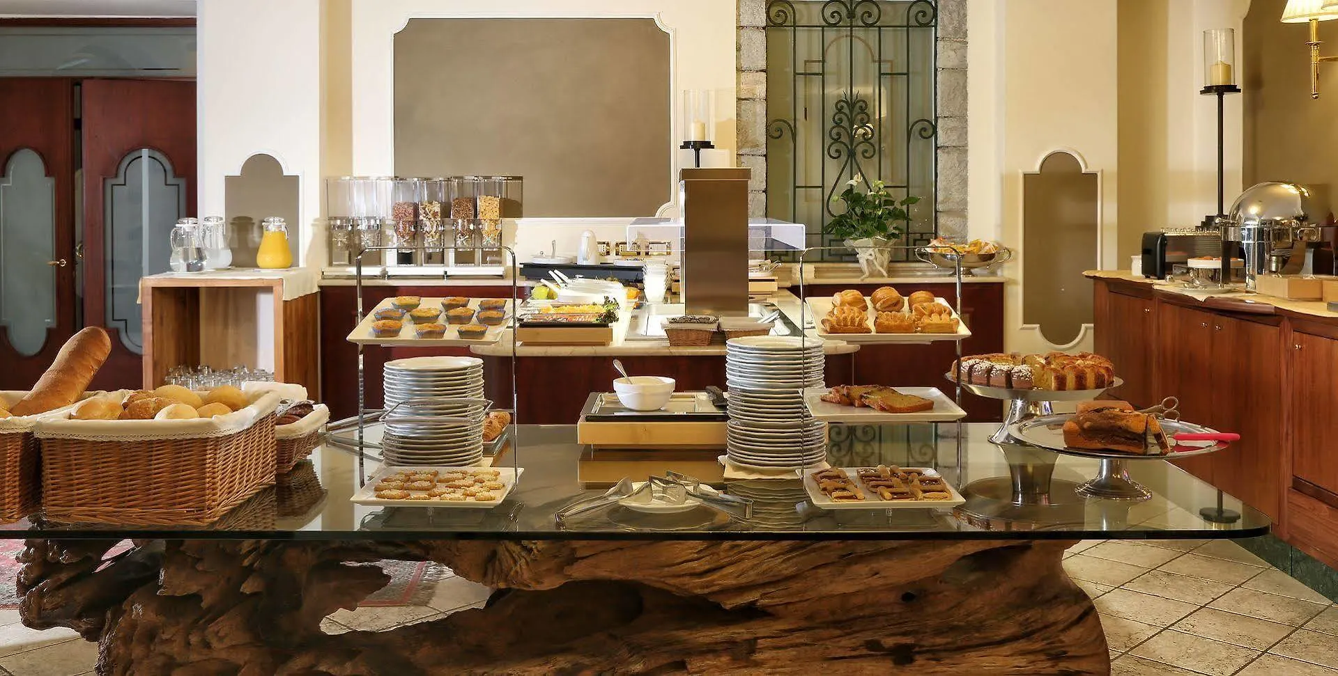 Hotel Villa Capri Gardone Riviera Italy