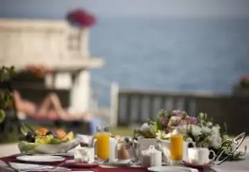 Hotel Villa Capri Gardone Riviera 4*,  Italy