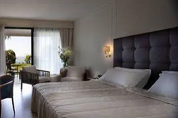 Hotel Villa Capri Gardone Riviera 4*,