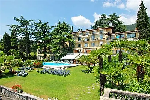 Hotel Villa Capri Gardone Riviera 4*,  Italia