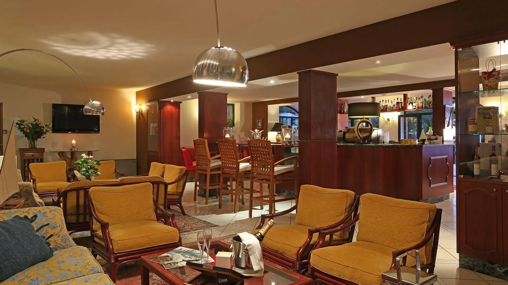 Hotel Villa Capri Gardone Riviera 4*,  Italia