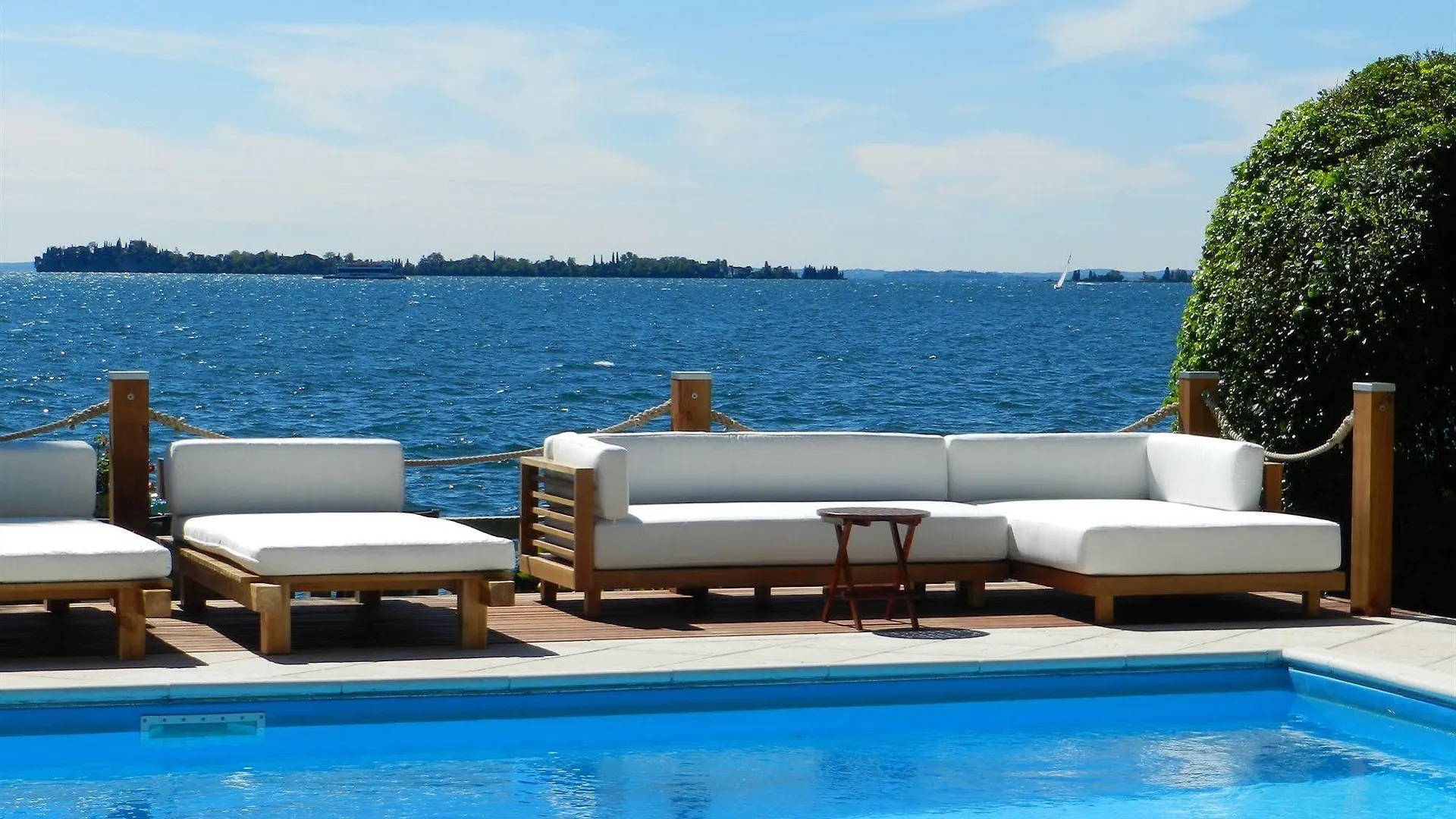 Hotel Villa Capri Gardone Riviera 4*,